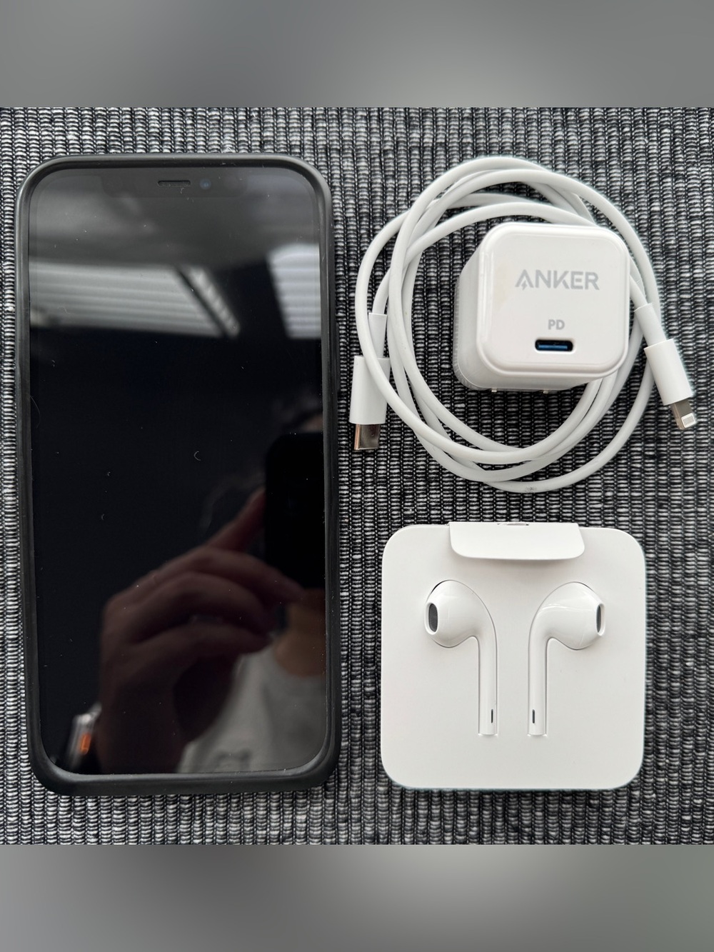 APPLE iPhone 12 Pro 256GB (Gold) Unlocked with Charger, USB-C Cable & EarPods